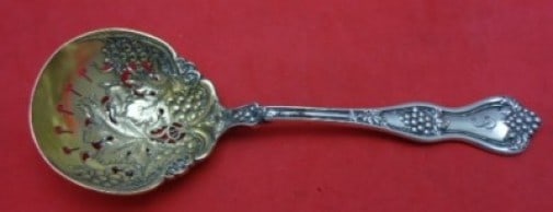 Dominick & Haff Grape Pattern Sterling Silver Sugar Sifter Gold Washed: Dominick & Haff Grape Pattern Sterling Silver Sugar Sifter Gold Washed This exquisite sugar sifter features the elegant Grape pattern by Dominick & Haff. Crafted from sterling silver with a luxurious 