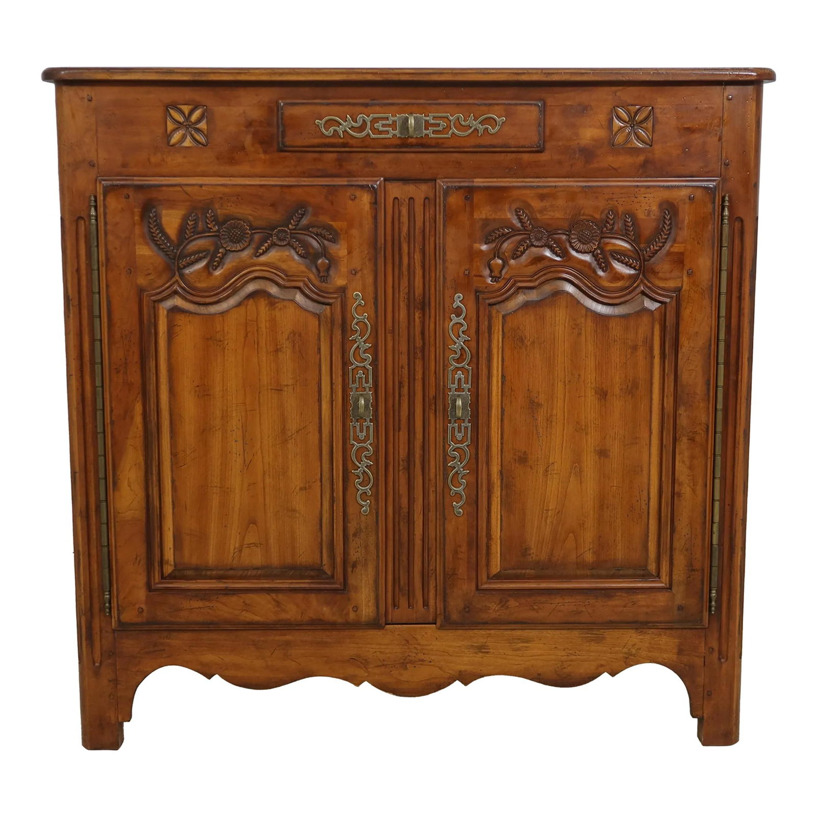 Drexel Heritage Brittany Cherry Wood French Server Bar Cabinet: Drexel Heritage Brittany Cherry Wood French Server Bar Cabinet This exquisite Drexel Heritage Country French Cherry Server Bar Cabinet combines elegant design with functional storage. Crafted approxim