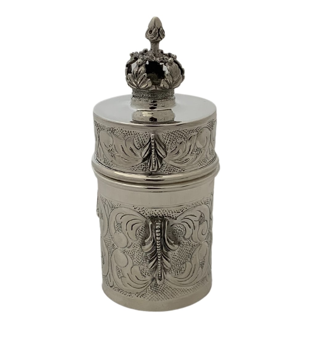 Handmade 925 Sterling Silver Besumim Holder with Leaf Applique Design: Handmade 925 Sterling Silver Besumim Holder with Leaf Applique Design Add a touch of elegance to your spice collection with this exquisite handmade Besumim holder crafted from fine 925 sterling