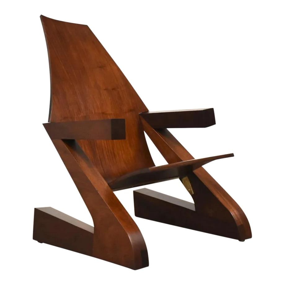 1960s Mid-Century Modern Mahogany Z Lounge Chair with Brass Accent: 1960s Mid-Century Modern Mahogany Z Lounge Chair with Brass Accent This stunning mid-century modern Z lounge chair features a unique design crafted from mahogany bent wood. The chair boasts a block ch