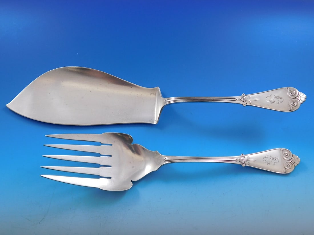 Tiffany & Co Beekman Sterling Silver 2pc Fish Serving Set: Tiffany & Co Beekman Sterling Silver 2pc Fish Serving Set Enhance your dining experience with this exquisite Beekman by Tiffany & Co. Sterling Silver Fish Serving Set. Comprising a 12" server and a 10
