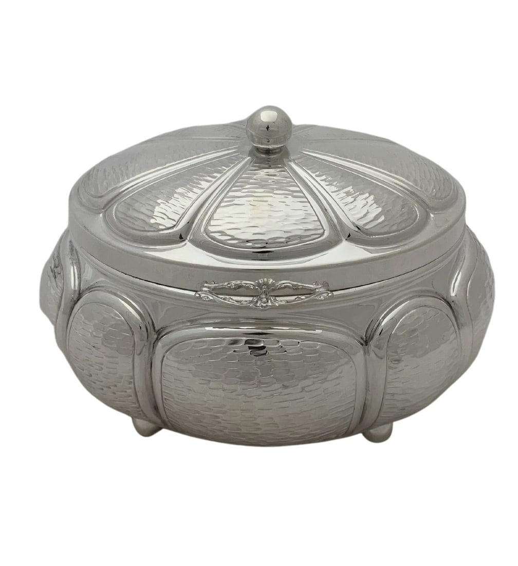 Handmade 925 Sterling Silver Modern Hammered Esrog Jewelry Box: Handmade 925 Sterling Silver Modern Hammered Esrog Jewelry Box This exquisite jewelry box is crafted from fine 925 sterling silver, showcasing a modern hammered finish that gives it a sleek and shiny 