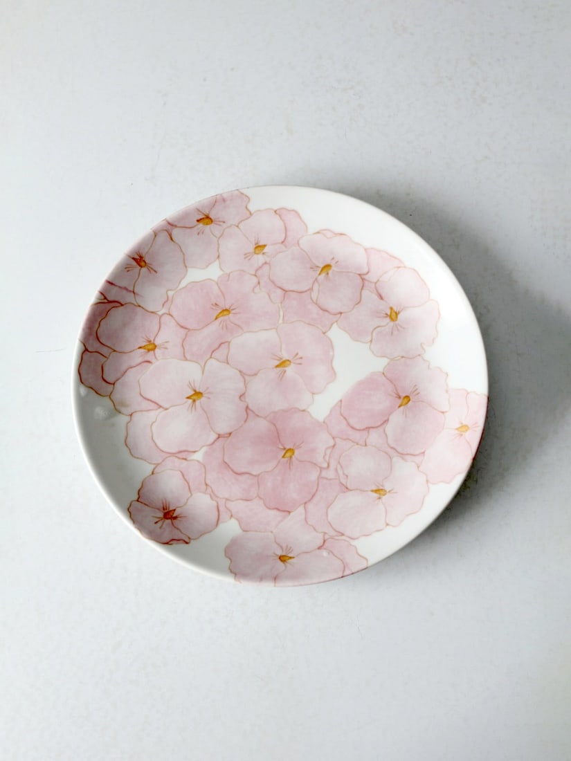 Ernestine Salerno Mid-Century Floral Plate Signed 247R 10.5 inch: Ernestine Salerno Mid-Century Floral Plate Signed 247R 10.5 inch This exquisite mid-century plate by Ernestine Salerno showcases a beautifully hand-painted pink floral motif in a soft watercolor style