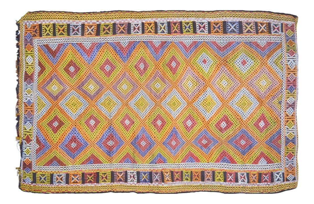 Handwoven Anatolian Kilim Rug in Organic Wool 5'x7'8" Geometric Design: Handwoven Anatolian Kilim Rug in Organic Wool 5'x7'8" Geometric Design This vintage Turkish Anatolian kilim is hand woven using organic wool and features a geometric pattern in natural colors. The pie