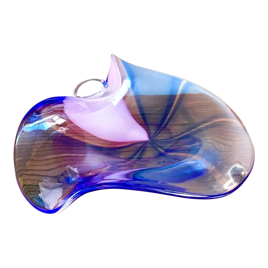 Seguso for Oggetti Handblown Murano Glass Bowl Lavender Cobalt 14x18: Seguso for Oggetti Handblown Murano Glass Bowl Lavender Cobalt 14x18 Experience the enchanting beauty of this Vintage Italian Monumental Handblown Seguso for Oggetti Glass Bowl. Featuring a captivatin