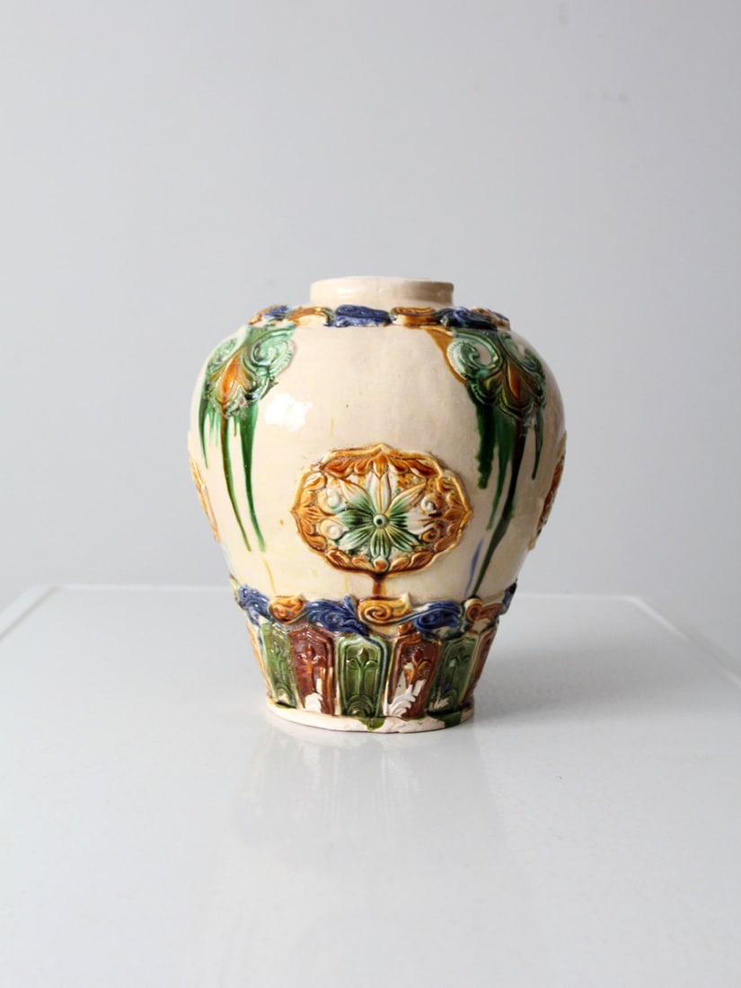 Antique Chinese Sancai Glaze Floral Vase 11.25 inches: Antique Chinese Sancai Glaze Floral Vase 11.25 inches This exquisite antique vase showcases a beautiful Chinese-style sancai glaze, characterized by its vibrant colors and intricate floral appliques. 