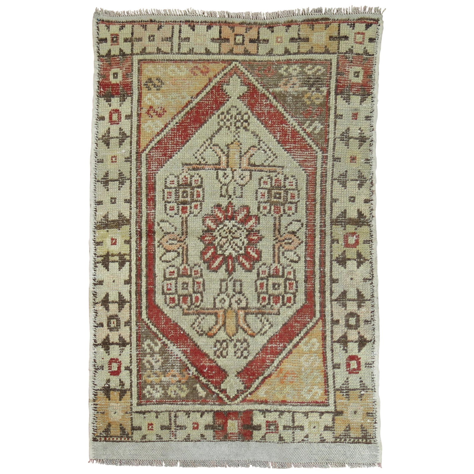 Hand Woven Turkish Oushak Wool Rug 31 x 47 in: Hand Woven Turkish Oushak Wool Rug 31 x 47 in This vintage Turkish Anatolian rug features a classic Oushak style, hand-woven from wool. Originating from Turkey and dating to around 1920, this unique p