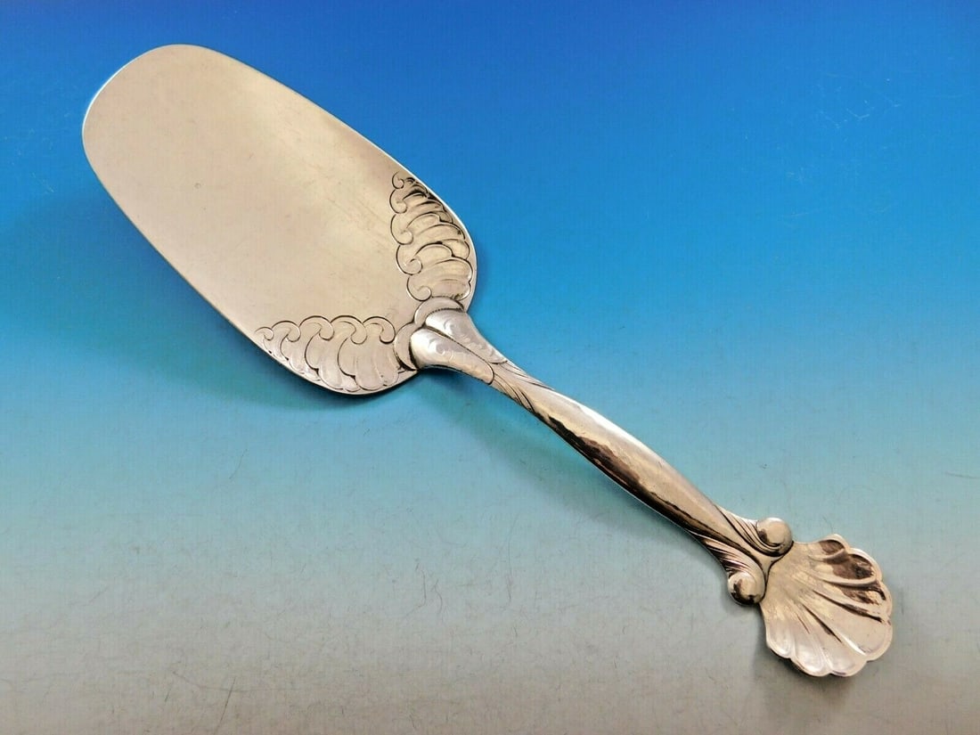 Georg Jensen Ornamental #102 .830 Silver Pie Server 10 5/8 Inches: Georg Jensen Ornamental #102 .830 Silver Pie Server 10 5/8 Inches This Ornamental #102 pie server by Georg Jensen is a stunning example of Danish craftsmanship, featuring a beautiful wave-like design 