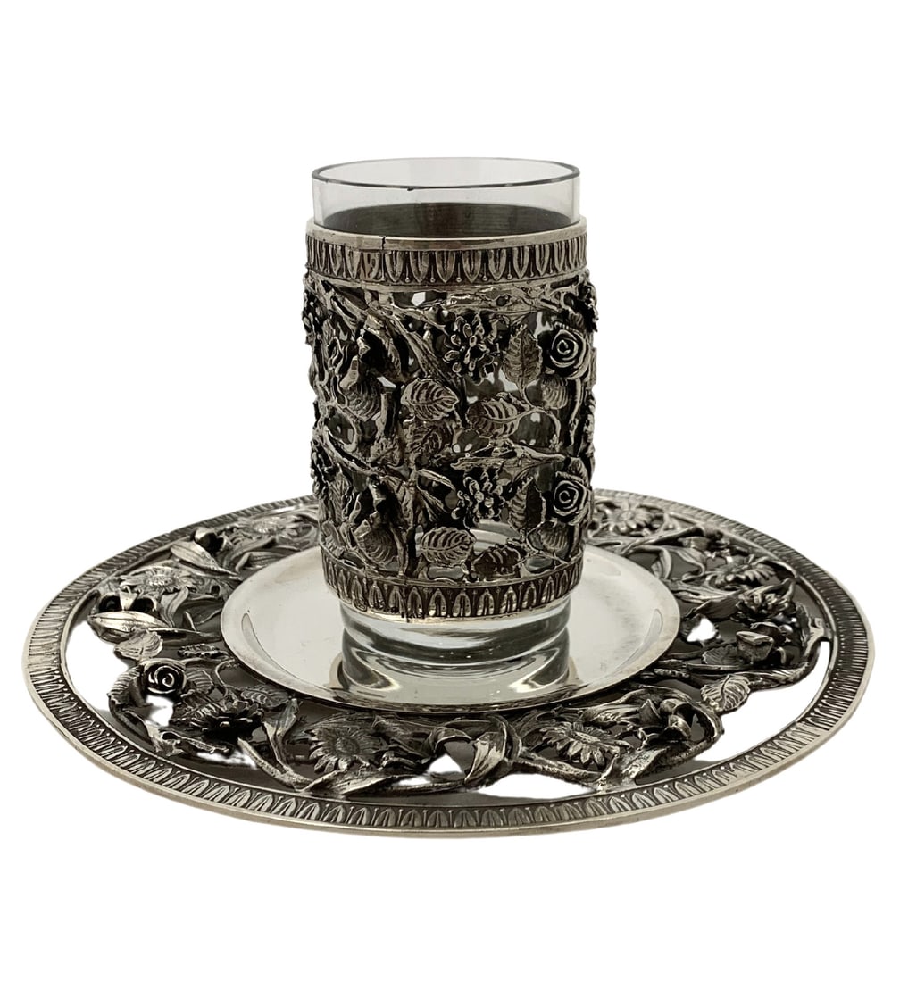 Handmade Italian 925 Sterling Silver Floral Cup and Tray Set: Handmade Italian 925 Sterling Silver Floral Cup and Tray Set This exquisite handmade cup and tray set showcases fine Italian craftsmanship, featuring a stunning combination of 925 sterling silver and 