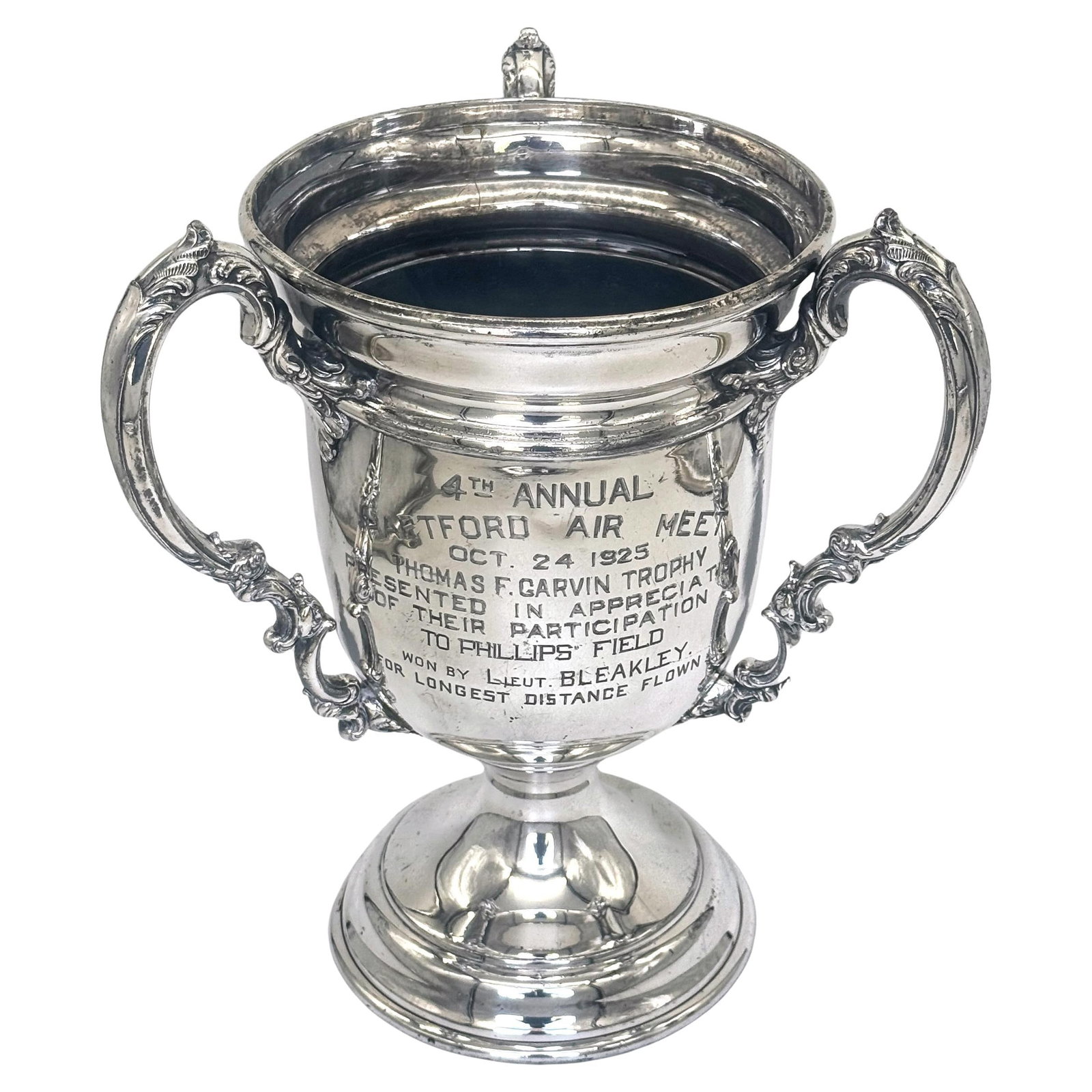 1925 Thomas F. Garvin Trophy by Wilcox Silver Plate Co Neoclassical Aviation Award: 1925 Thomas F. Garvin Trophy by Wilcox Silver Plate Co Neoclassical Aviation Award This stunning Thomas F. Garvin Trophy, awarded in 1925, stands as a remarkable piece of early aviation history. Craft