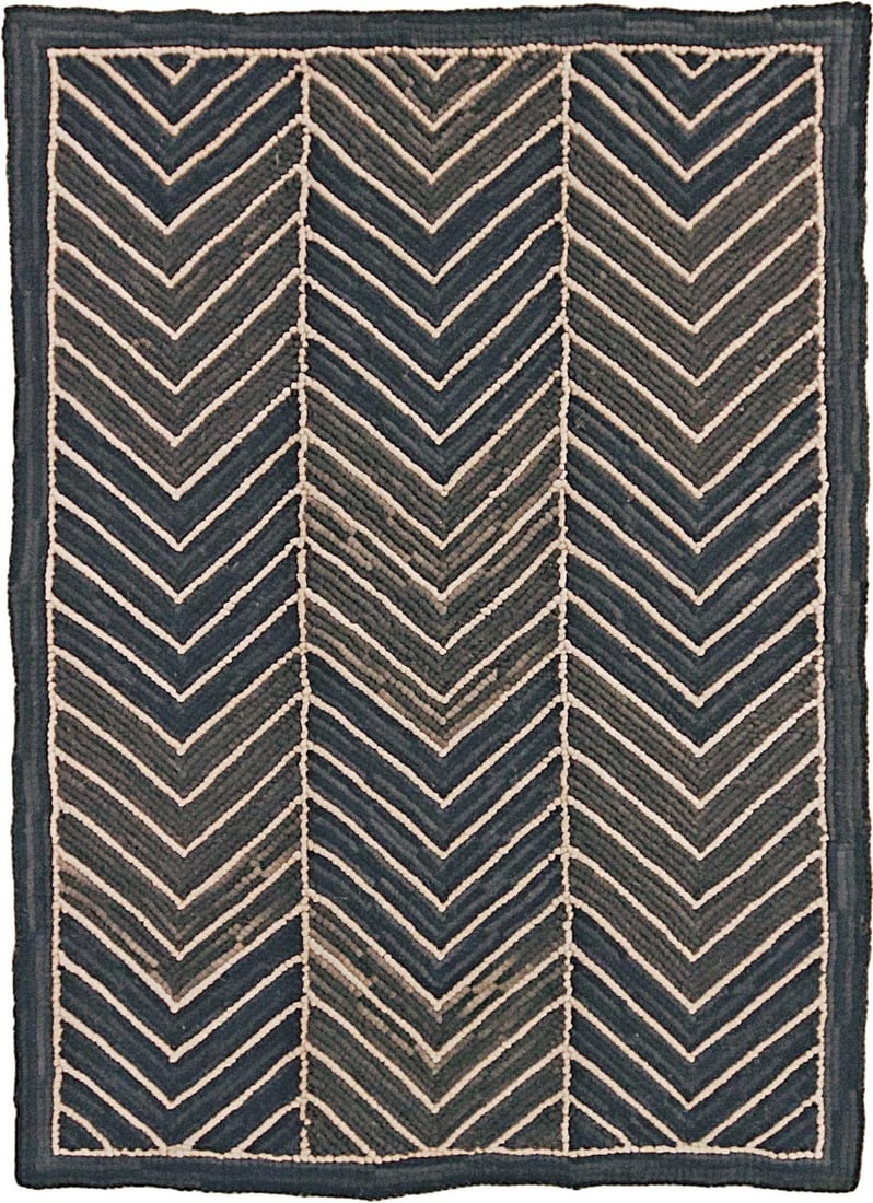 Camp Chevron Hooked Rug 3x5 Black American Style: Camp Chevron Hooked Rug 3x5 Black American Style Enhance your home decor with this sophisticated Chevron Hooked Rug in striking black. Featuring a stylish American design, this rug is perfect for addi