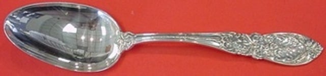 Richelieu International Sterling Silver Serving Spoon 8.5 Inches: Richelieu International Sterling Silver Serving Spoon 8.5 Inches This exquisite Richelieu serving spoon is crafted from high-quality sterling silver, showcasing the elegant pattern known for its timel