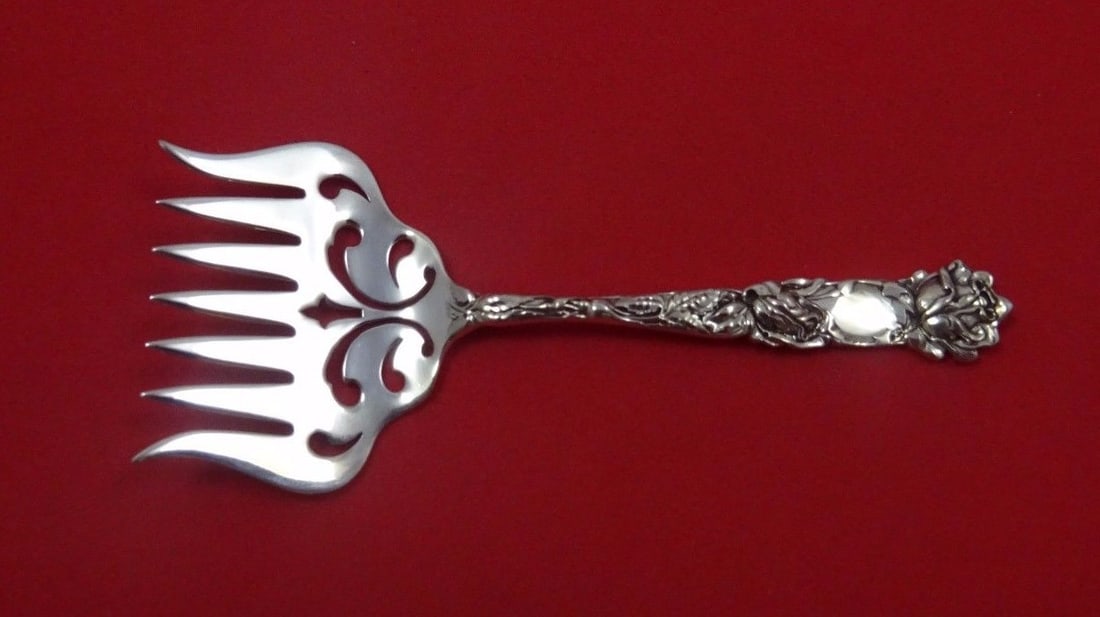 Alvin Bridal Rose Sterling Silver Sardine Fork 5 1/4 Inch Vintage: Alvin Bridal Rose Sterling Silver Sardine Fork 5 1/4 Inch Vintage This exquisite Bridal Rose sardine fork from Alvin is a stunning piece made from high-quality sterling silver. Measuring 5 1/4 inches,