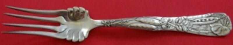 Sterling Silver Serving Fork Vine Pattern by Tiffany 8 3/4 Inch Peapod Motif: Sterling Silver Serving Fork Vine Pattern by Tiffany 8 3/4 Inch Peapod Motif This Tiffany & Co. cold meat fork features the elegant Vine pattern with a distinctive peapod motif. Crafted from sterling 
