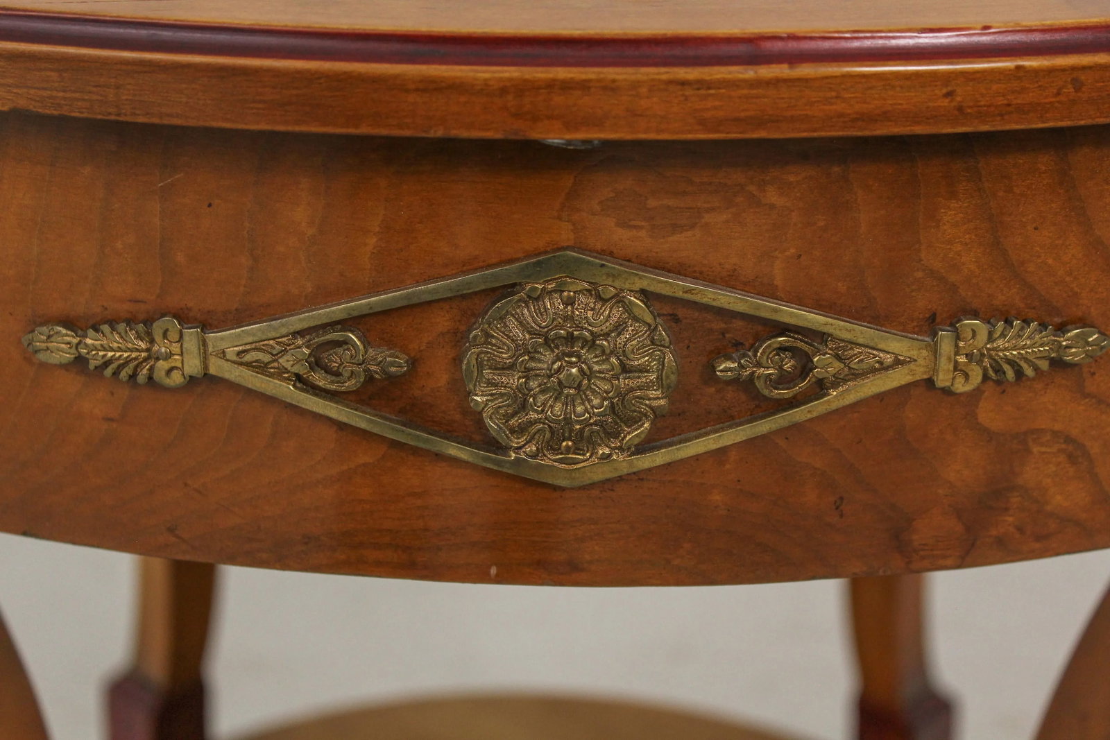 French Neoclassical Round Marble Top Lamp Table with Ormolu Mounts - 10
