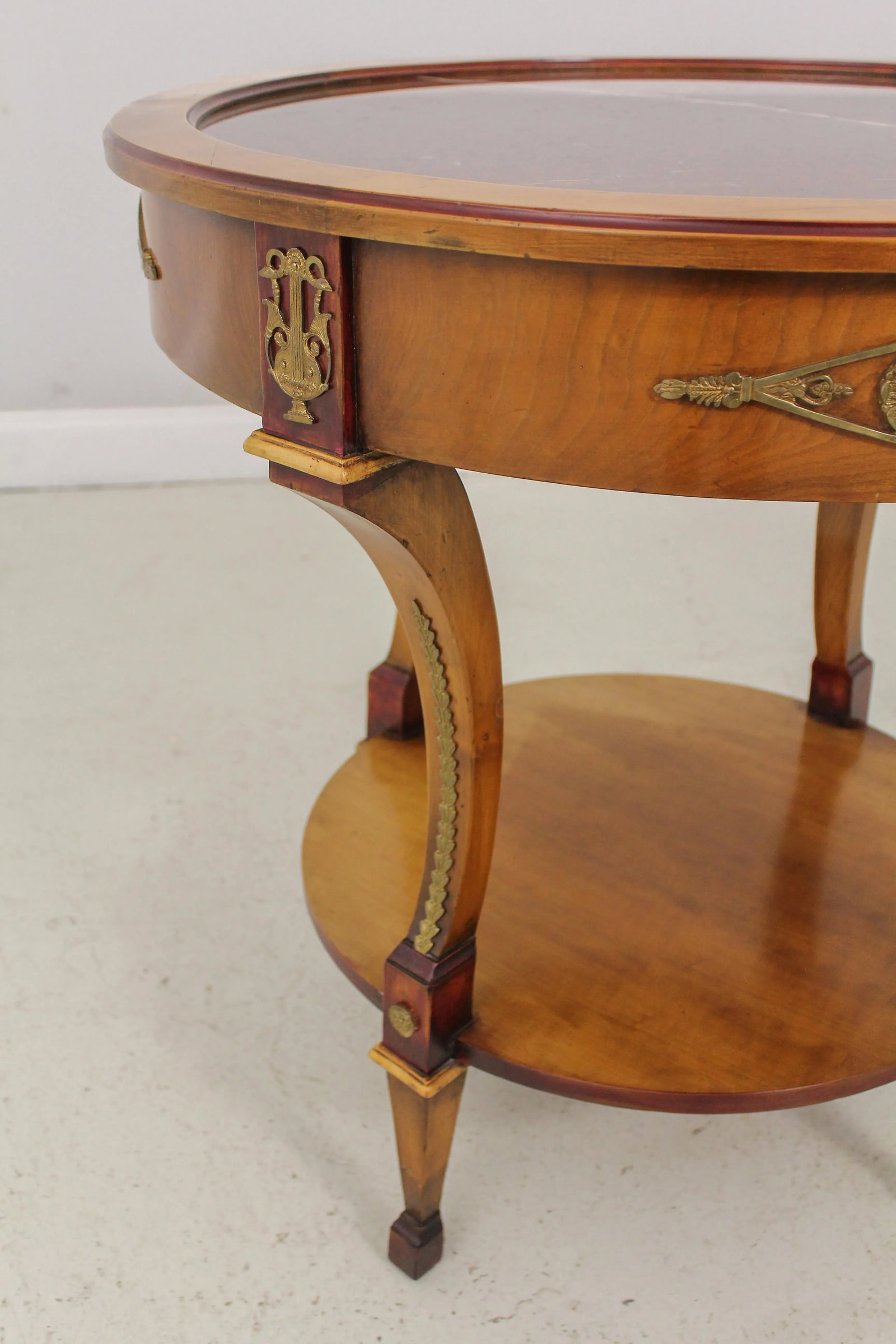 French Neoclassical Round Marble Top Lamp Table with Ormolu Mounts - 3