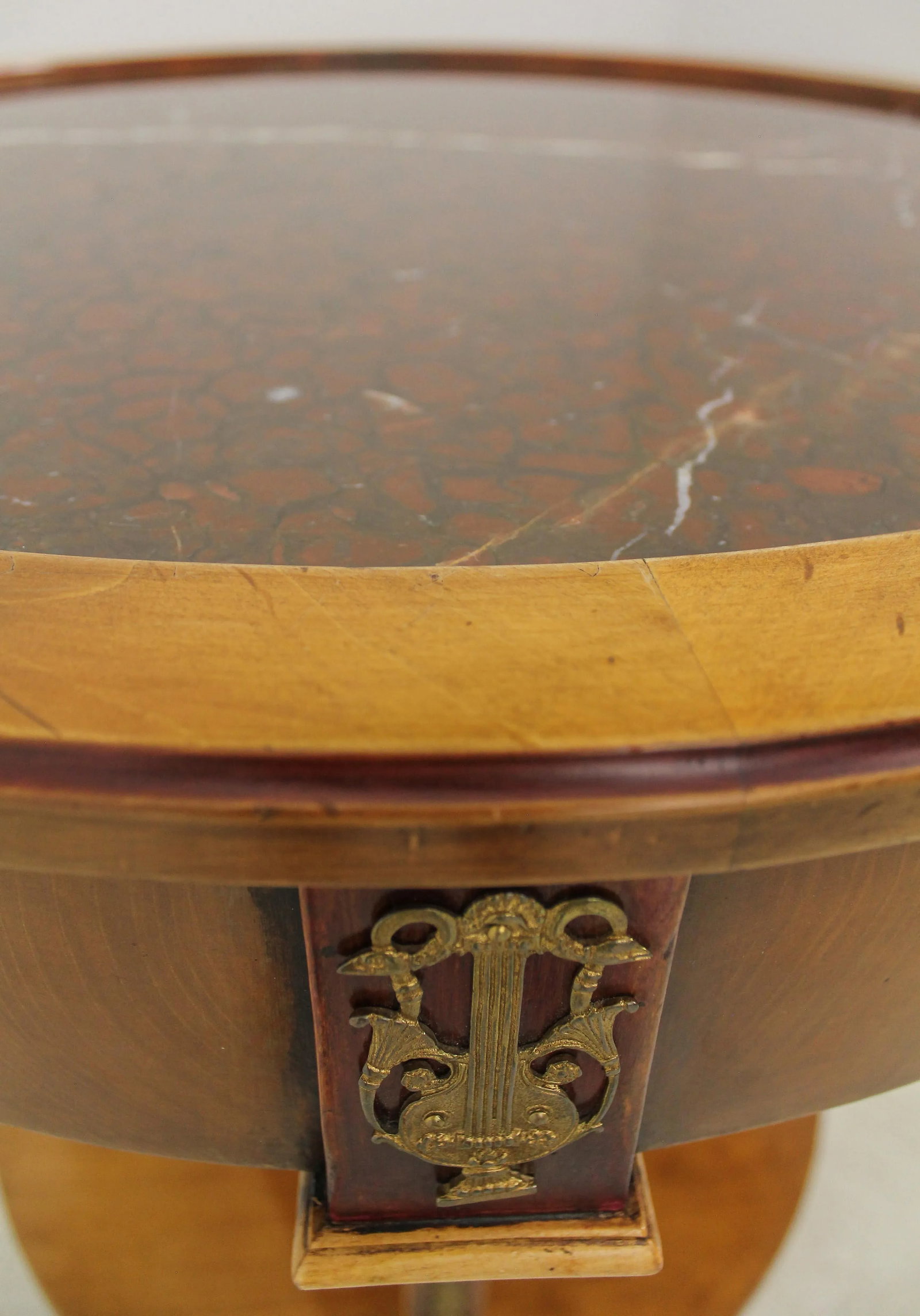 French Neoclassical Round Marble Top Lamp Table with Ormolu Mounts - 5