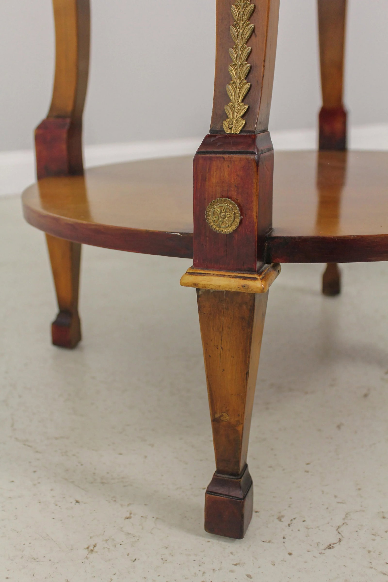 French Neoclassical Round Marble Top Lamp Table with Ormolu Mounts - 8