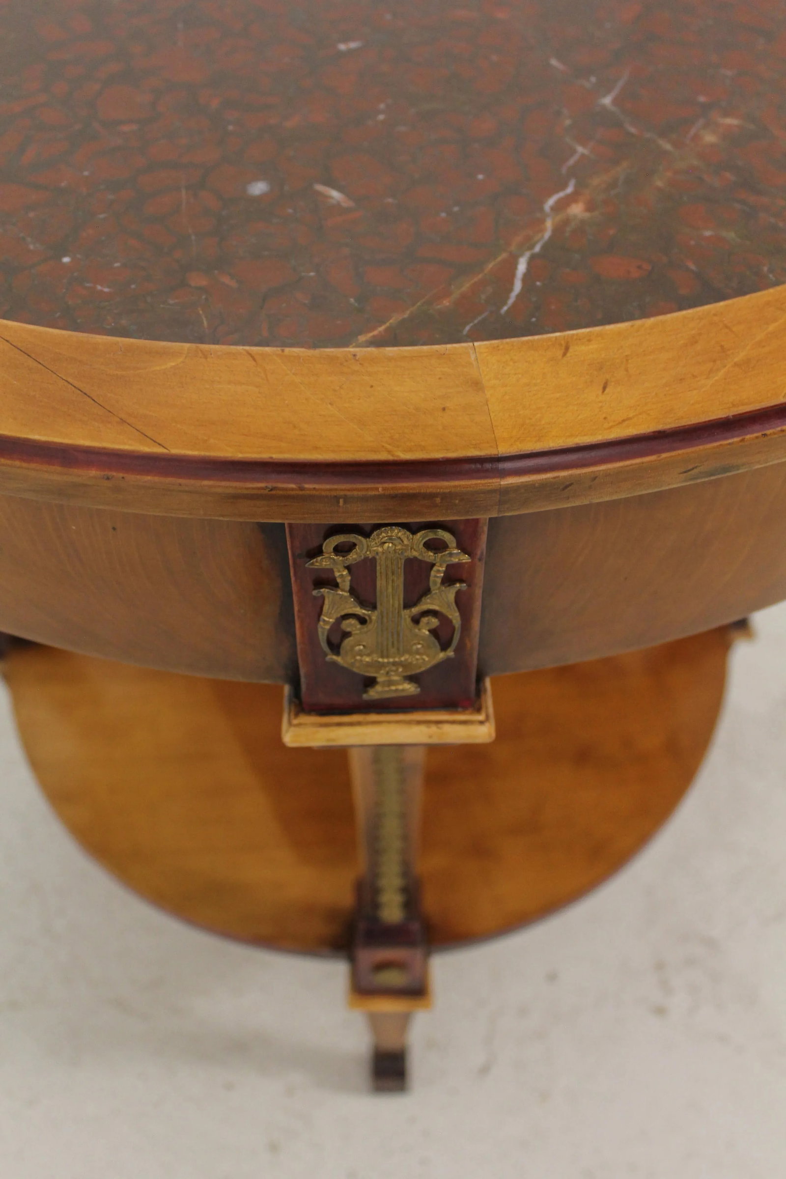 French Neoclassical Round Marble Top Lamp Table with Ormolu Mounts - 9