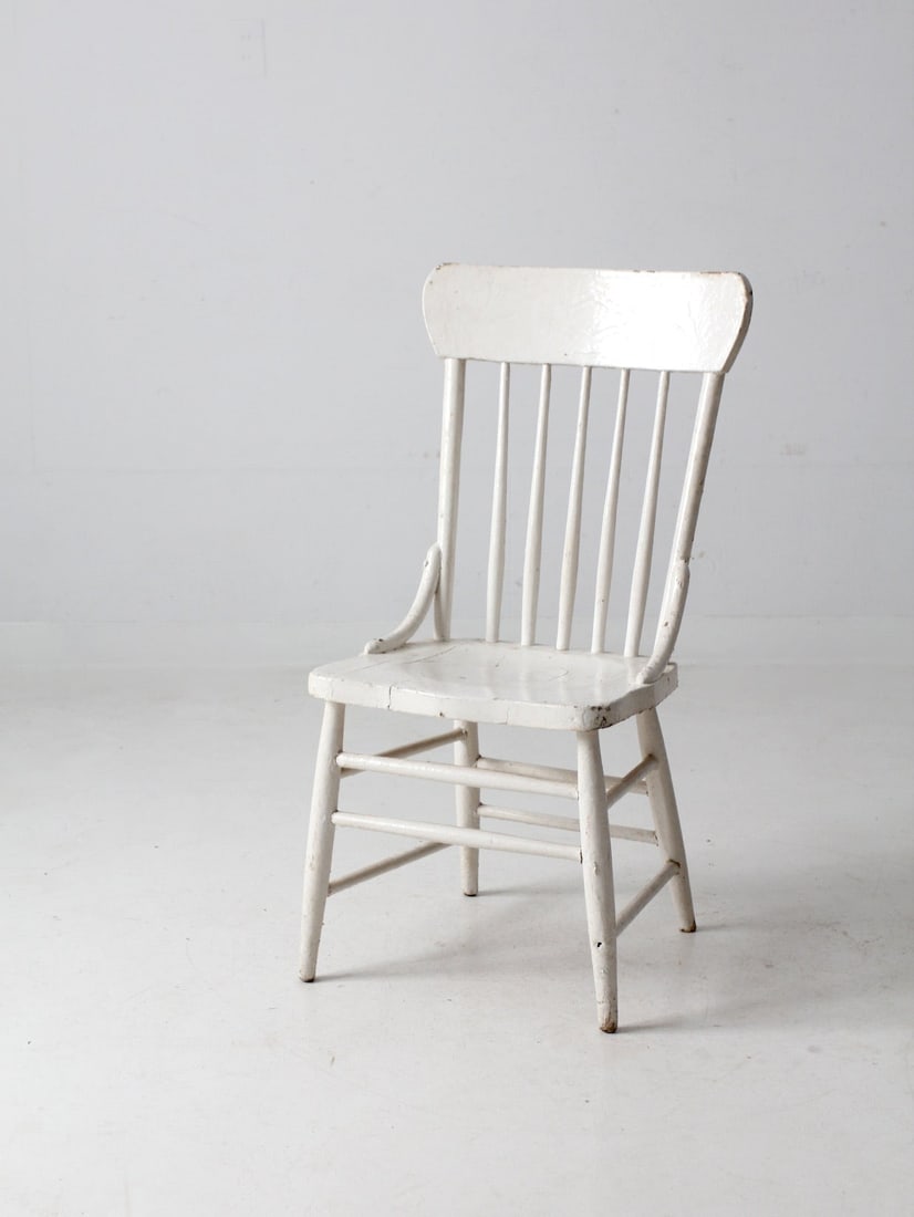 Antique White Press Back Dining Chair Cottage Farmhouse Style: Antique White Press Back Dining Chair Cottage Farmhouse Style This antique painted dining chair features a charmingly aged, creamy white finish that embodies classic cottage and farmhouse style. The
