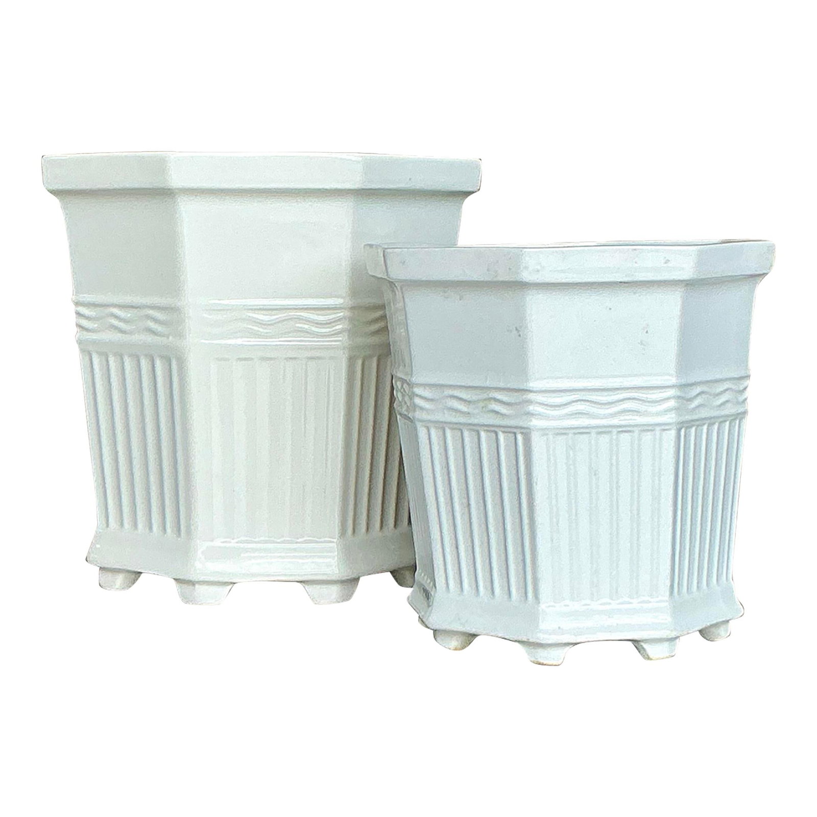 Set of 2 Vintage Regency Glazed Ceramic Cache Pots: Set of 2 Vintage Regency Glazed Ceramic Cache Pots Enhance your home decor with a touch of classic elegance through this Vintage Regency Glazed Ceramic Cache Pot Set. Featuring a timeless design with 