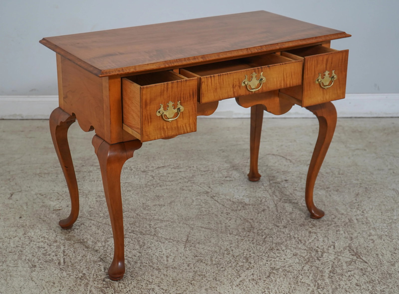 Handcrafted Tiger Maple 3-Drawer Lowboy Dressing Table - 3