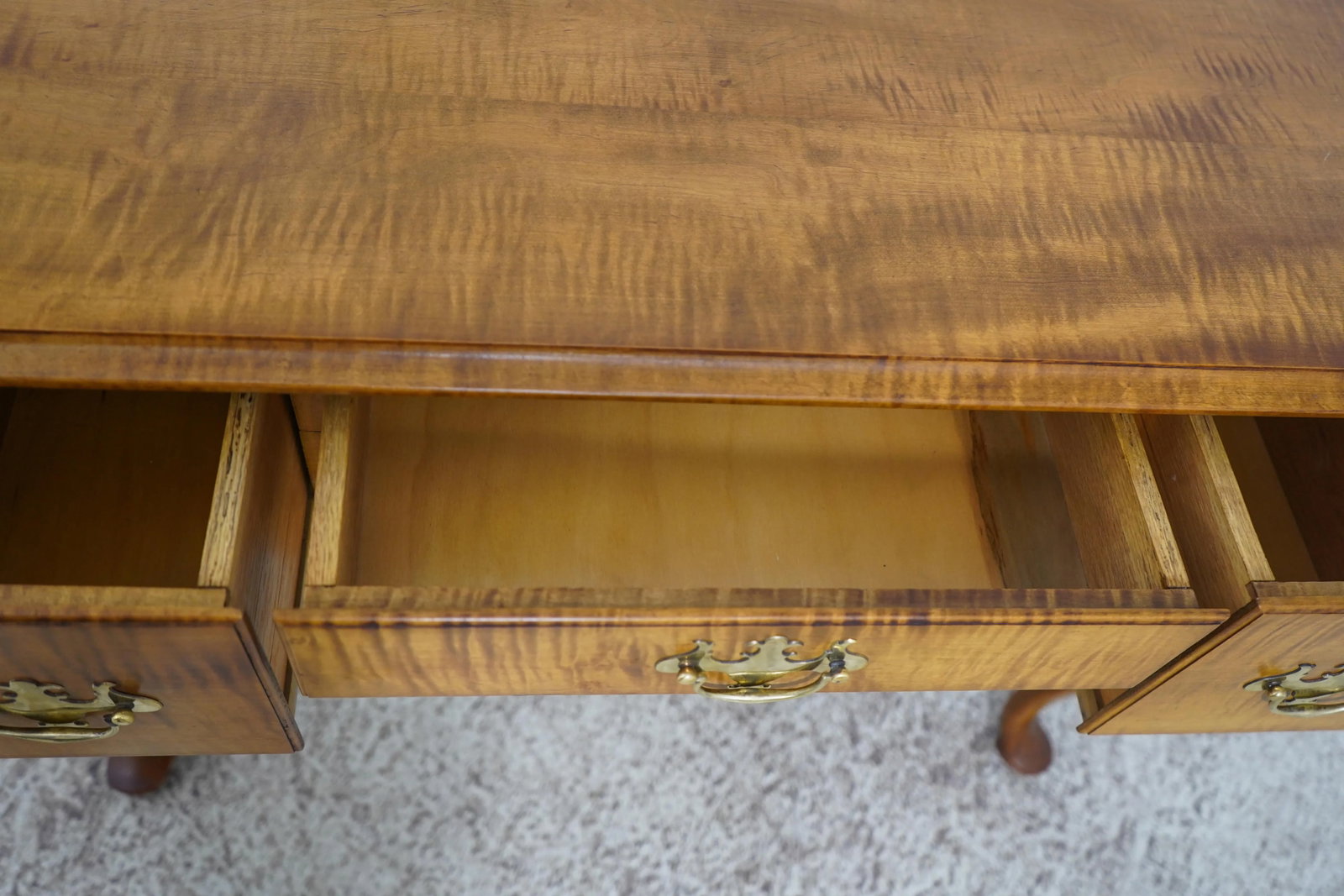 Handcrafted Tiger Maple 3-Drawer Lowboy Dressing Table - 4