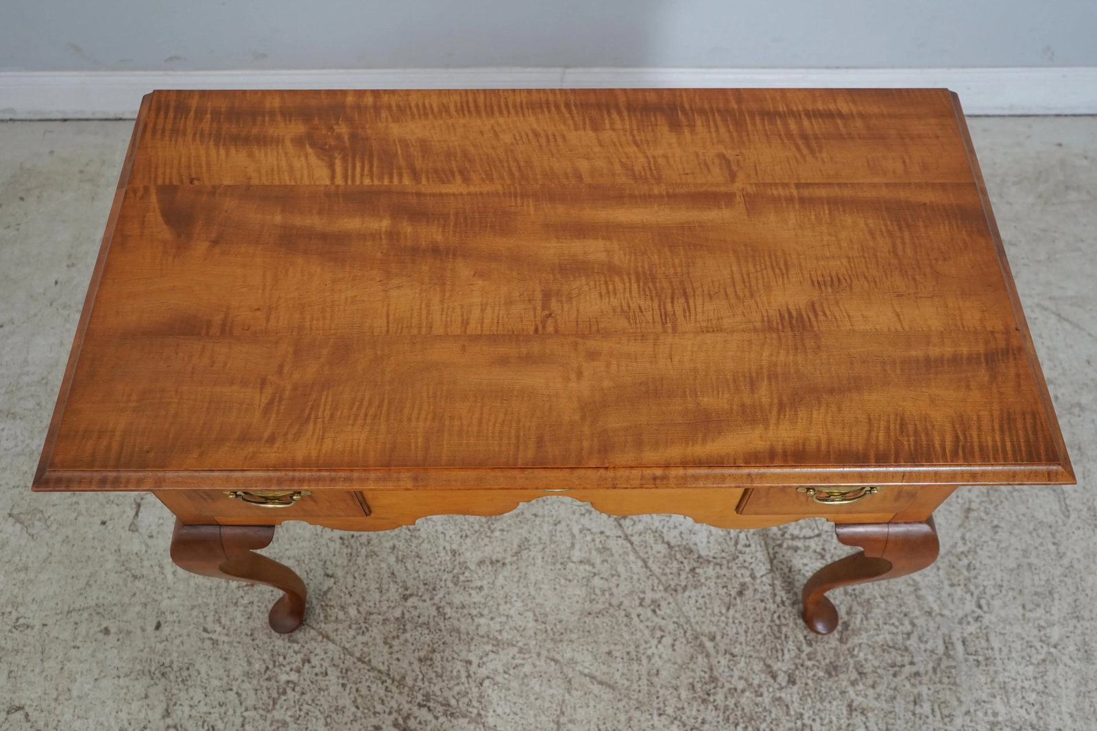 Handcrafted Tiger Maple 3-Drawer Lowboy Dressing Table - 5