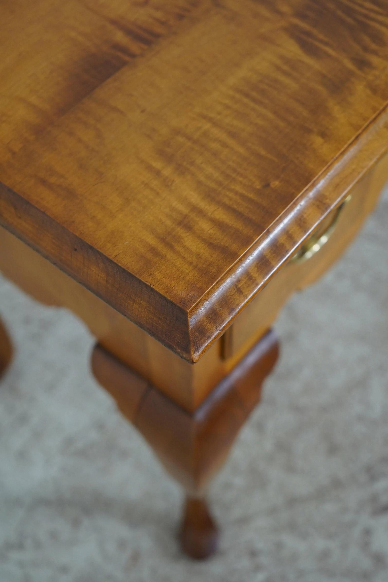 Handcrafted Tiger Maple 3-Drawer Lowboy Dressing Table - 6