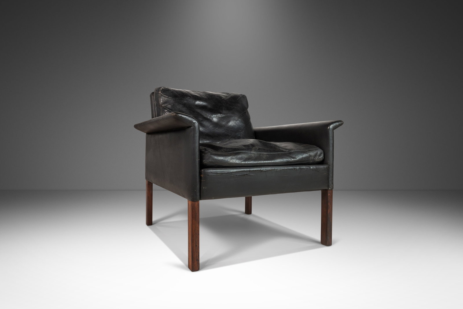 Hans Olsen Model 500 Lounge Chair Rosewood Aged Black Leather Denmark 1960s: Hans Olsen Model 500 Lounge Chair Rosewood Aged Black Leather Denmark 1960s Introducing the Model 500 Lounge Chair designed by Hans Olsen for CS Mobler, Denmark, dating back to the 1960s. This chair f