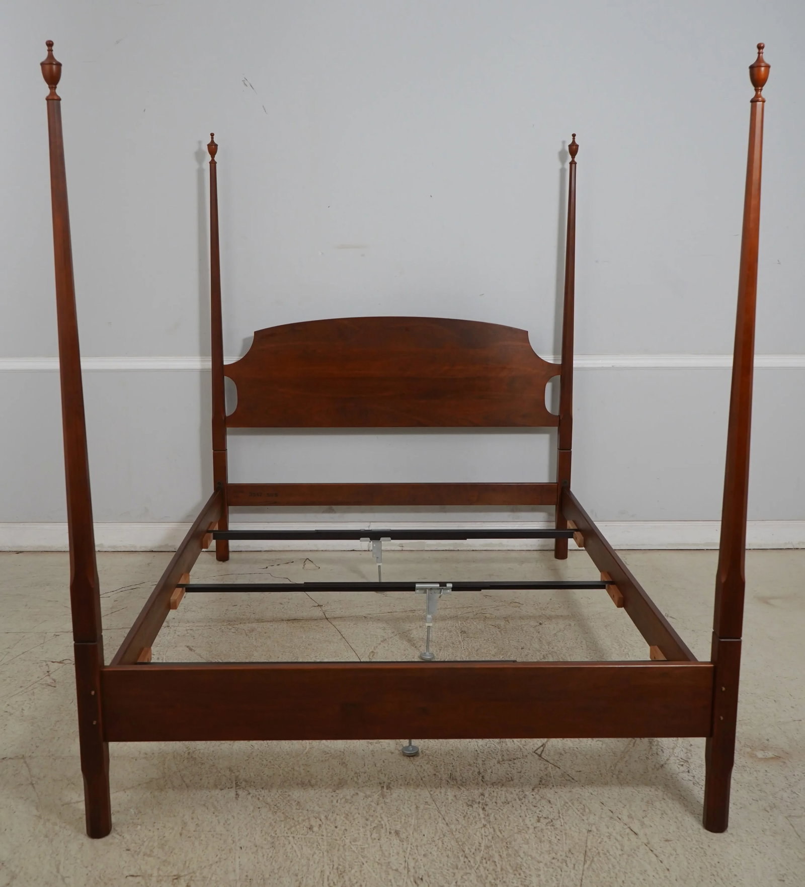 Stickley Cherry Queen Pencil Point Poster Bed 2005 - 2