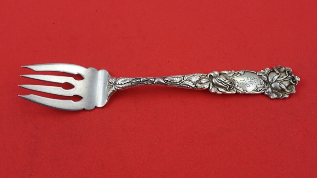 Alvin Bridal Rose Sterling Silver Fish Fork 6 1/4" Monogrammed: Alvin Bridal Rose Sterling Silver Fish Fork 6 1/4" Monogrammed This exquisite fish fork, part of the Bridal Rose pattern by Alvin, showcases timeless elegance. Crafted from sterling silver, it