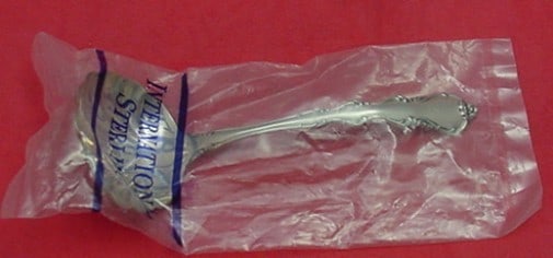 International Sterling Silver Angelique Gravy Ladle 6.5 Shell Bowl New (1 of 2)