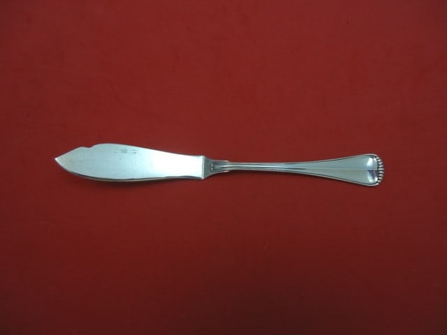 Buccellati Milano Sterling Silver Fish Knife 8 1/4 Inch: Buccellati Milano Sterling Silver Fish Knife 8 1/4 Inch This exquisite fish knife from the Milano pattern by Buccellati is crafted from high-quality sterling silver. Measuring 8 1/4 inches, this indiv