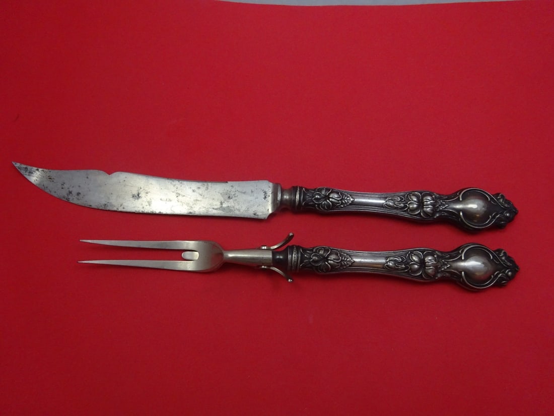 Wallace Violet Sterling Silver 2pc Roast Carving Set: Wallace Violet Sterling Silver 2pc Roast Carving Set This elegant 2-piece roast carving set from Wallace features the exquisite Violet pattern, showcasing the timeless beauty of sterling silver. The s