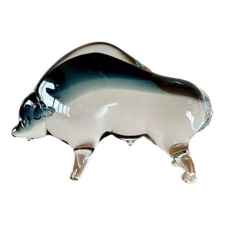 Italian Glass Buffalo Sculpture in the Style of Murano: Italian Glass Buffalo Sculpture in the Style of Murano This vintage Italian glass sculpture features a buffalo with smooth, flowing contours that emphasize its powerful form. The body transitions from