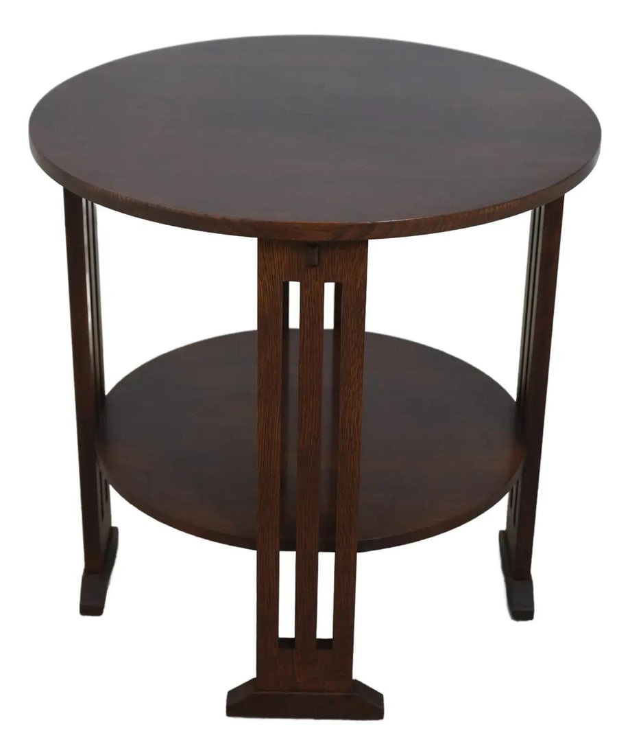 Stickley Round Mission Oak Lamp Table Arts & Crafts Style Brown Finish: Stickley Round Mission Oak Lamp Table Arts & Crafts Style Brown Finish This Stickley Round Mission Oak Lamp Table embodies the timeless elegance of Arts & Crafts style, crafted with high-quality const