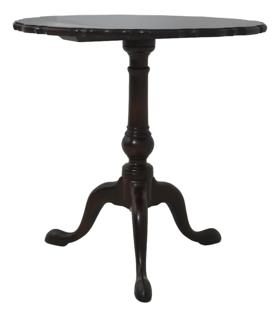Mahogany Lamp Table with Pedestal Base and Scalloped Edge Top (1 of 10)