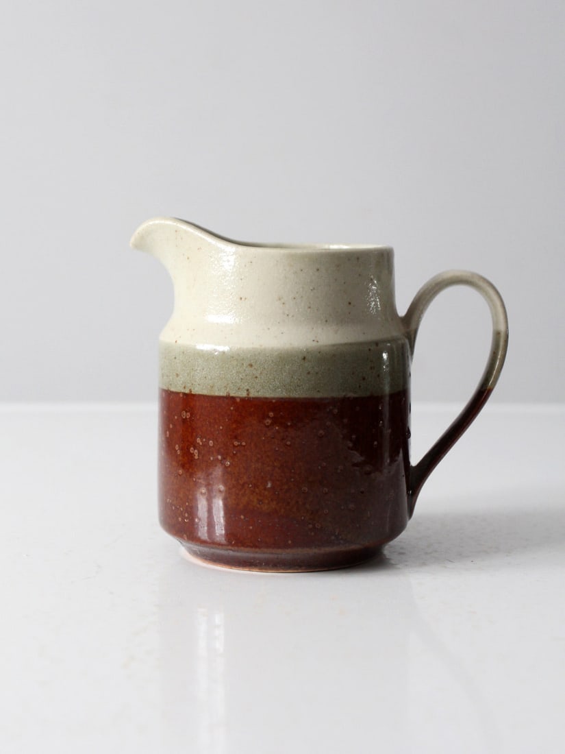 Vintage Takahashi Pottery Ewer with Speckled Glaze: Vintage Takahashi Pottery Ewer with Speckled Glaze This vintage Takahashi pottery pitcher showcases a unique stoneware design characterized by a speckled glaze adorned with green and brown stripes aro