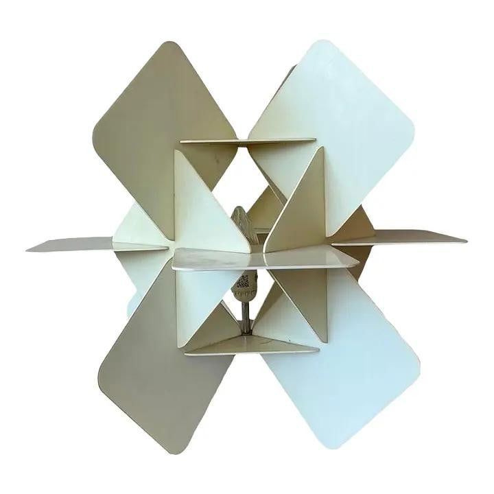 Vintage 1970s Boho Origami Resin Table Lamp Creamy White: Vintage 1970s Boho Origami Resin Table Lamp Creamy White Illuminate your space with the sculptural brilliance of this vintage origami-style table lamp. This masterpiece of geometric design features a 