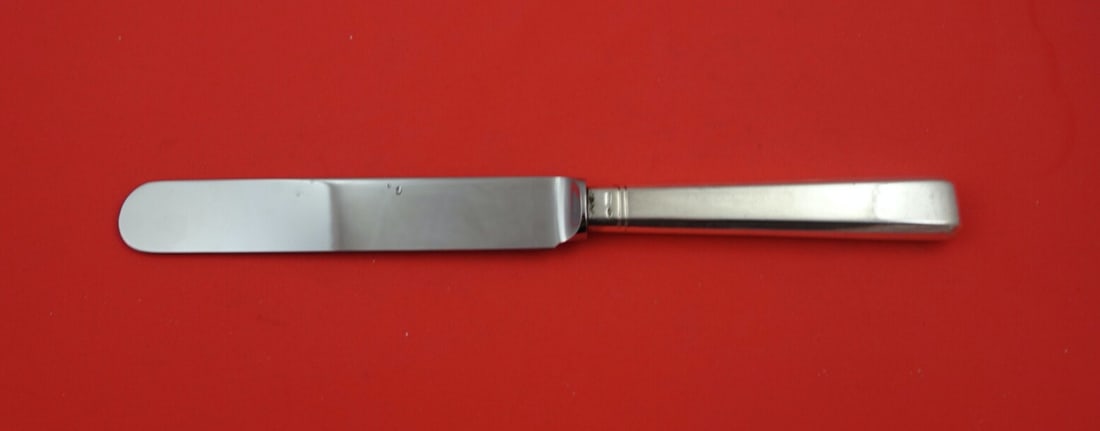 Pampaloni Olympia Sterling Silver Blunt Dinner Knife 10": Pampaloni Olympia Sterling Silver Blunt Dinner Knife 10" Enhance your dining experience with this exquisite Olympia dinner knife from Pampaloni, crafted from high-quality sterling silver. This 10" kni