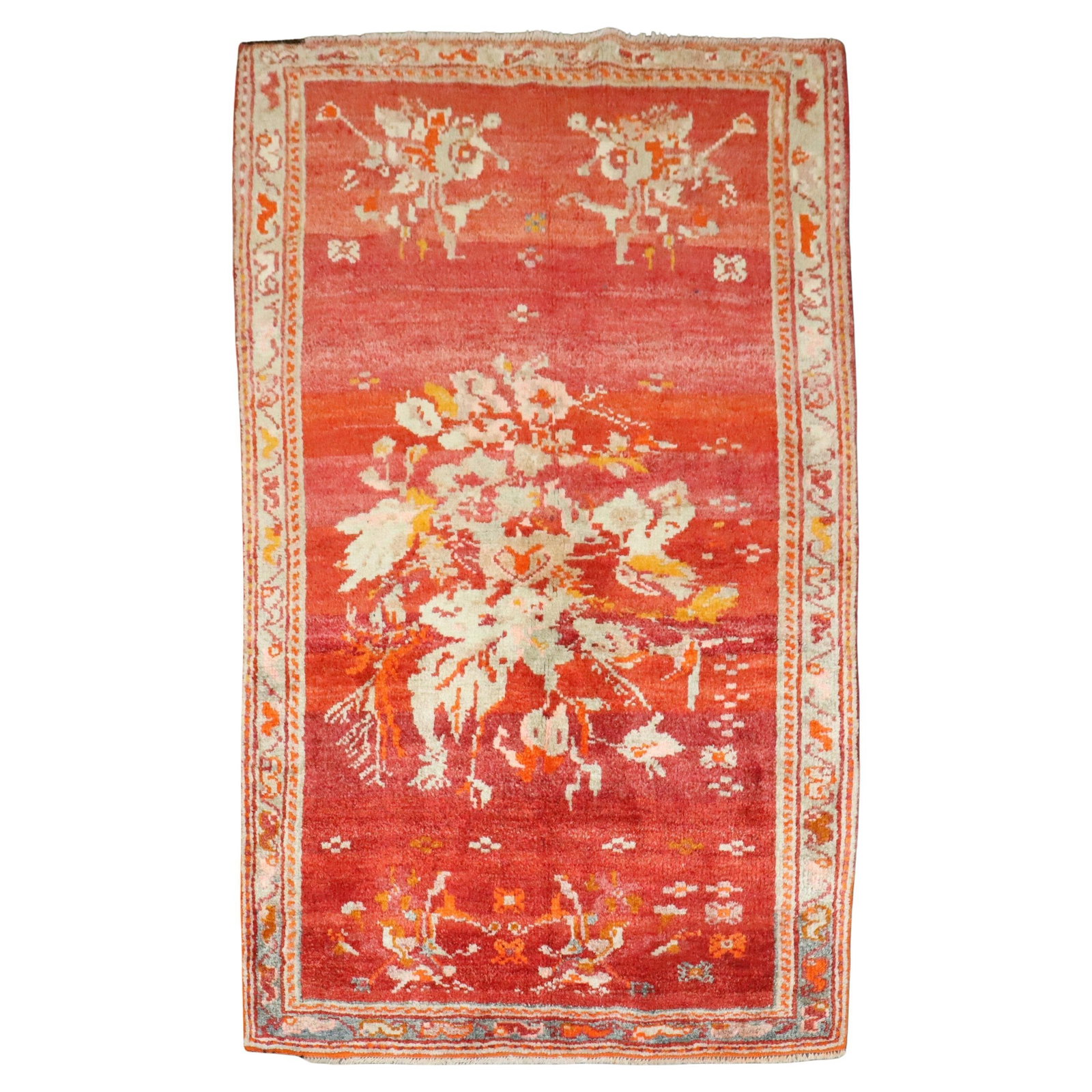 Vintage Turkish Ghiordes Floral Wool Rug 3'10 x 6' 1940: Vintage Turkish Ghiordes Floral Wool Rug 3'10 x 6' 1940 Discover the beauty of the Zabihi Collection Red Antique Turkish Ghiordes Flower Power Rug, a stunning representation of early 20th-century craf