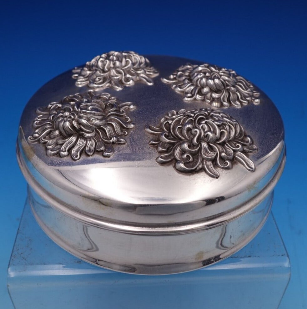 Shreve Chrysanthemum Sterling Silver Jewelry Case 1 3/4 x 5: Shreve Chrysanthemum Sterling Silver Jewelry Case 1 3/4 x 5 This exquisite jewelry case by Shreve features the intricate Chrysanthemum pattern, crafted from high-quality sterling silver (.925). The ro