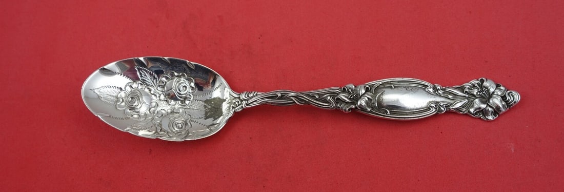 International Sterling Silver Frontenac Berry Spoon with Rose Design 8.25": International Sterling Silver Frontenac Berry Spoon with Rose Design 8.25" This exquisite berry spoon from the Frontenac pattern by International Sterling is a stunning addition to any silverware coll