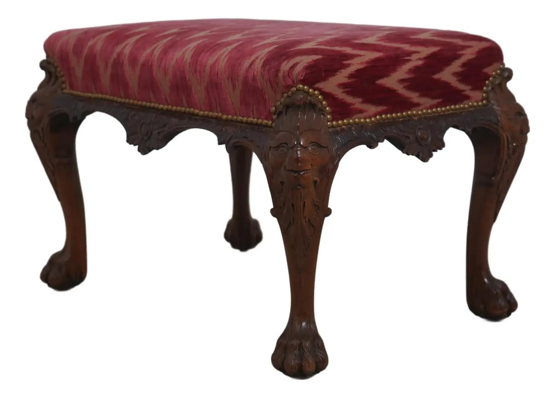 Mahogany Ottoman with Carved Paw Feet in Chippendale Style circa 1900: Mahogany Ottoman with Carved Paw Feet in Chippendale Style circa 1900 This antique English Chippendale mahogany ottoman, dating from circa 1900-1910, features finely carved details and distinctive paw