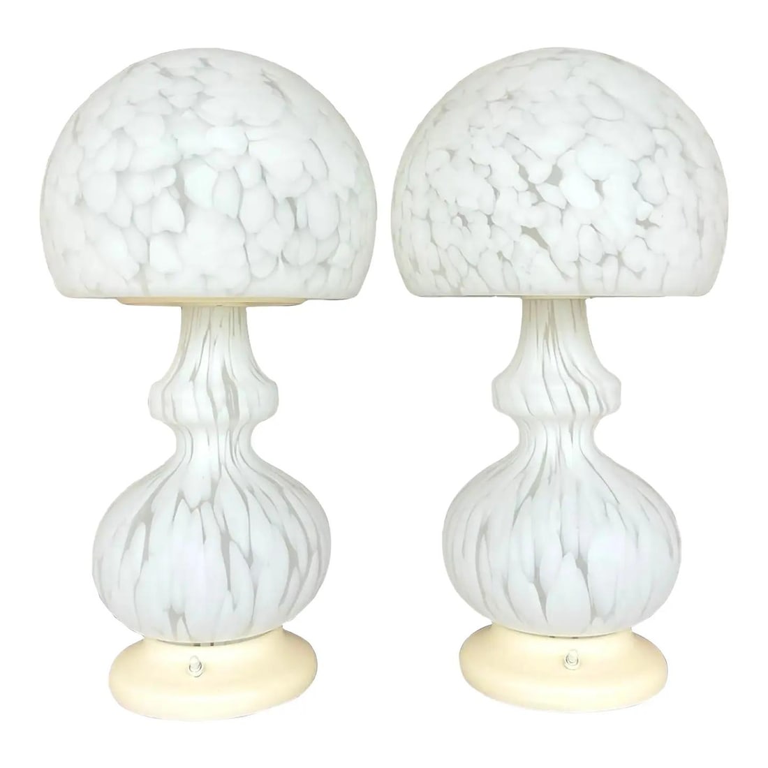 Pair of Somerso Style Globe Lamps Inspired by Murano Glass for Laurel: Pair of Somerso Style Globe Lamps Inspired by Murano Glass for Laurel This pair of vintage globe lamps features Murano glass crafted in the Sommerso technique for Laurel Lighting. The globes display a