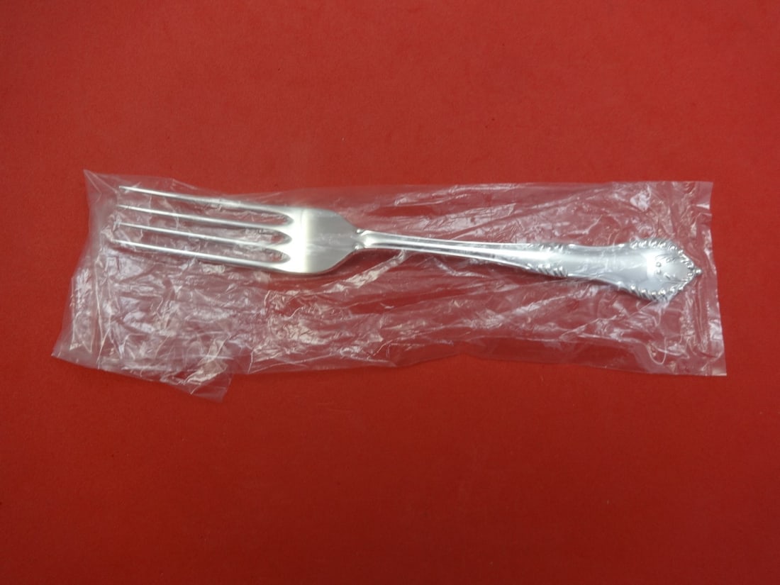 William Yeoward Hidcote Sterling Silver Dinner Fork 8.5" New: William Yeoward Hidcote Sterling Silver Dinner Fork 8.5" New This exquisite dinner fork features the elegant Hidcote pattern by renowned maker William Yeoward. Crafted from high-quality sterling