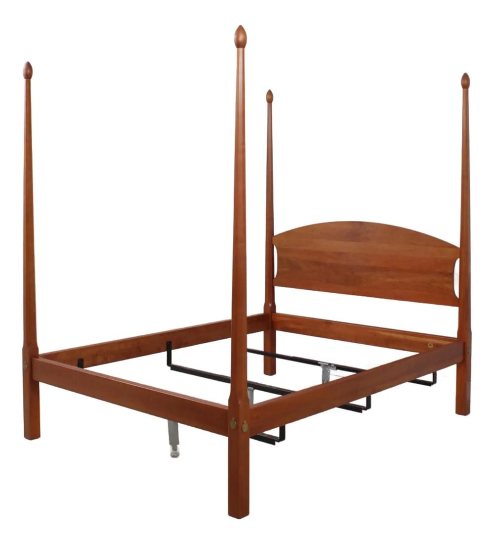 Queen Size Stickley Cherry Pencil Post Bed (1 of 10)