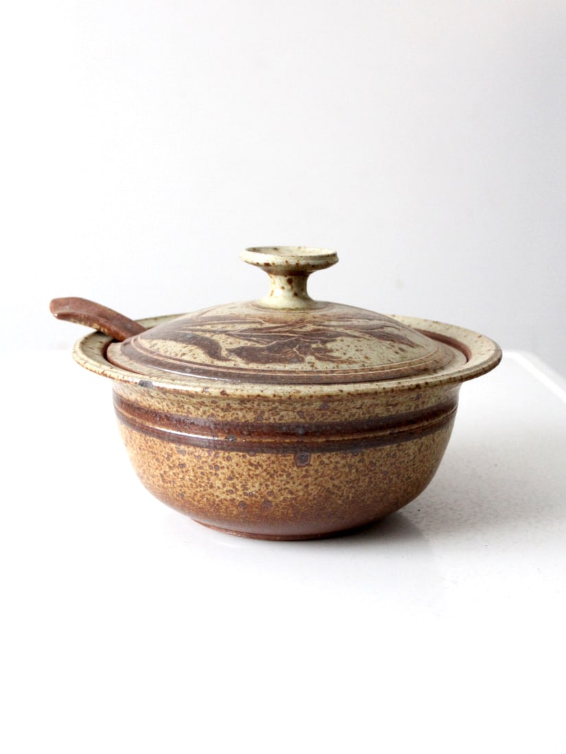 Handcrafted 1983 Vintage Studio Pottery Bowl and Ladle Set Floral Design: Handcrafted 1983 Vintage Studio Pottery Bowl and Ladle Set Floral Design Discover the charm of this vintage studio pottery serving bowl and ladle set, hand-crafted in 1983 and signed by the artist. Th