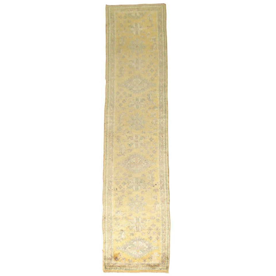 Antique Oushak Runner Zabihi Collection Yellow Gold 30x132 inches Turkey: Antique Oushak Runner Zabihi Collection Yellow Gold 30x132 inches Turkey Discover the beauty of this exquisite antique Oushak runner from the Zabihi Collection, crafted in the early 20th century, circ